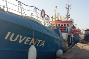 «Appuntamenti concordati da Iuventa con i trafficanti». Palazzo Chigi chiede i danni