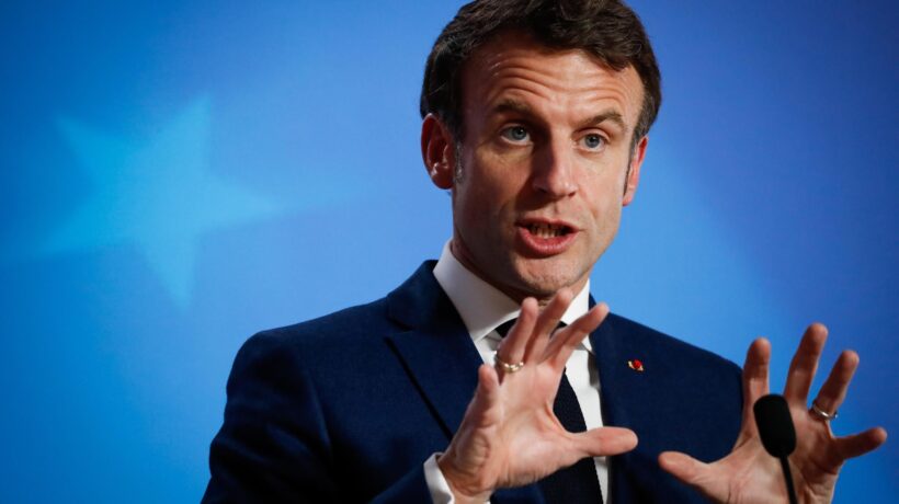 La Francia paga per farsi fare causa