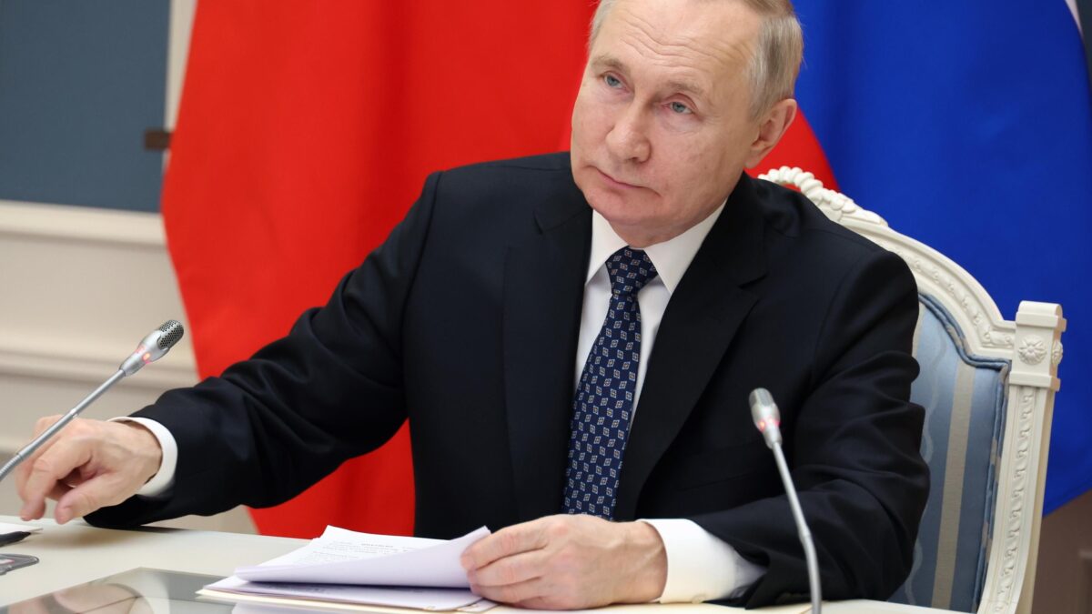 Putin abbraccia Xi e mette pressione a Biden
