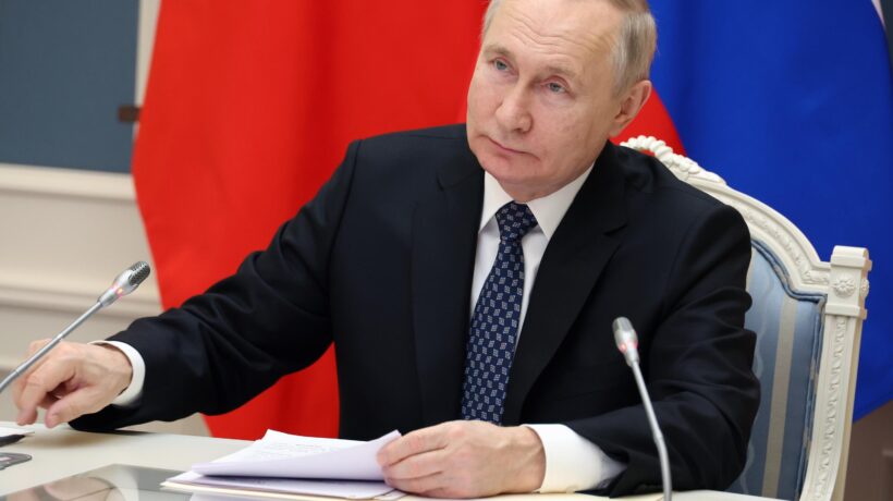 Putin abbraccia Xi e mette pressione a Biden