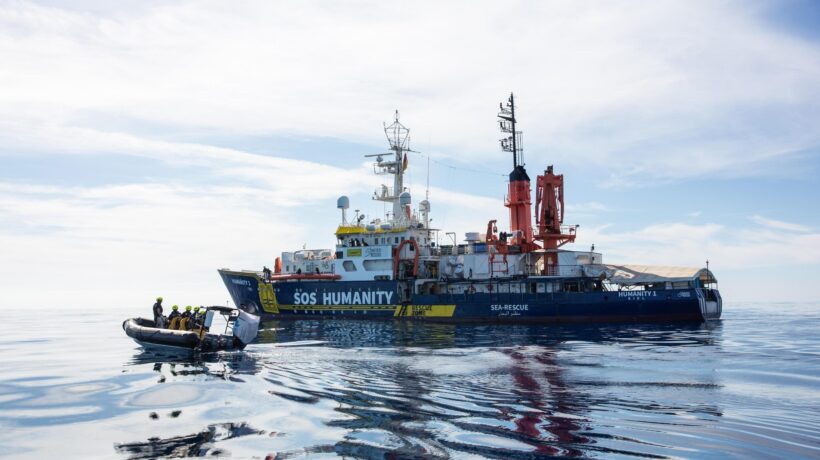 Porti semiaperti per i taxi del mare. E la nave si trasforma in discoteca