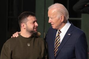 Mosca insulta lo Zelensky d’America: «È il figlio di p… dell’Occidente»