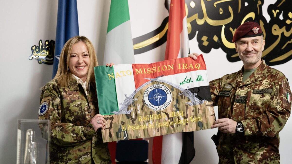 La Meloni dai nostri soldati parla di Iraq con un occhio alla riforma della Difesa