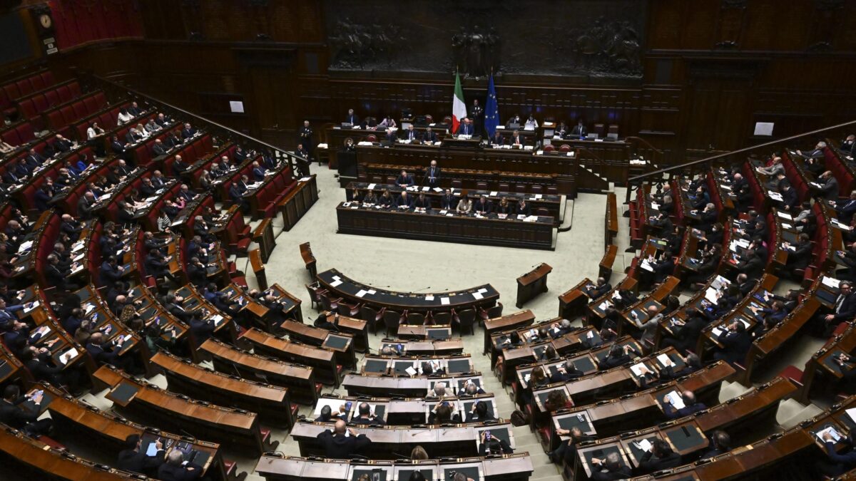 Il governo pone la fiducia sul dl Rave. Addio a pass, tamponi e sospensioni