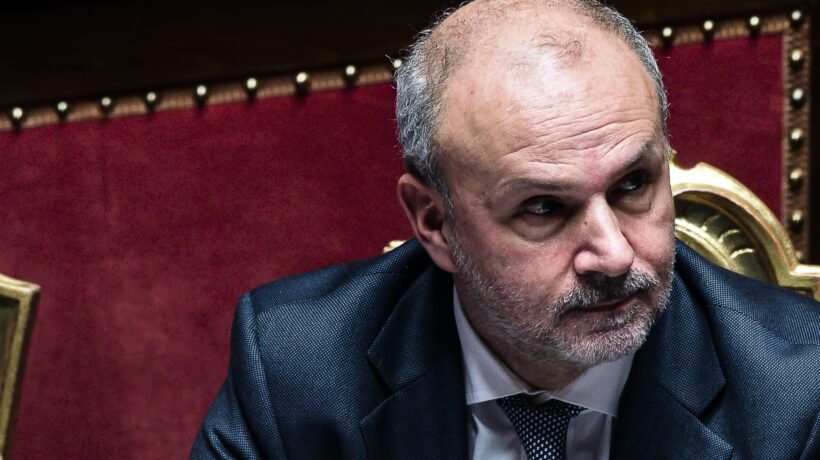 Schillaci rassicura, ma rispuntano bavagli e limiti agli assembramenti