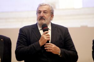 Emiliano vuol riunire i porti pugliesi e darli all’amico della Cina