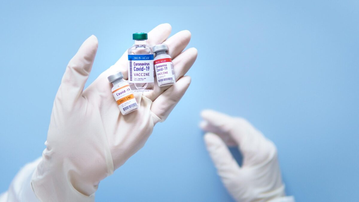 Gli esperti bocciano i vaccini a mRna: «Ne servono di nuovi»