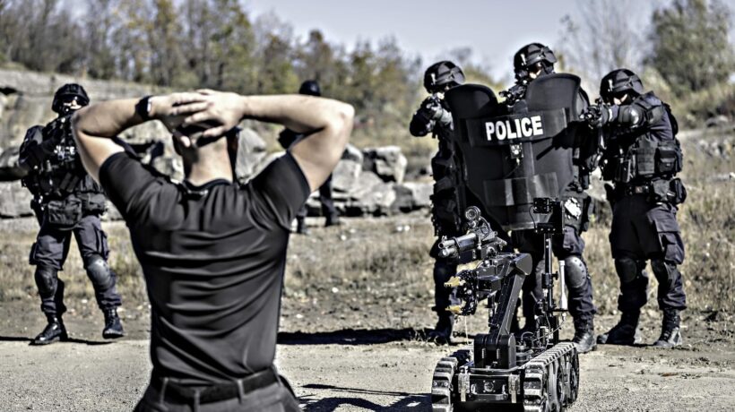 Agenti robot con licenza di uccidere. La polizia da incubo secondo i dem Usa