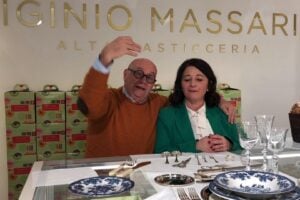 Le pillole di galateo di Petra e Carlo: come servire il panettone