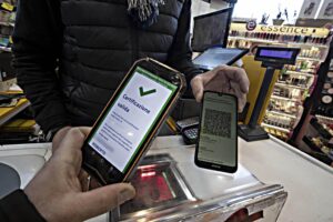 Insieme con l’obbligo, la Consulta ha promosso anche il green pass