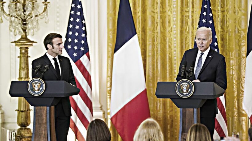 Biden e Macron divisi sui colloqui con Putin