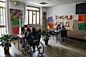 Nelle Rsa non serve più il green pass. Basta tamponi nei pronto soccorso