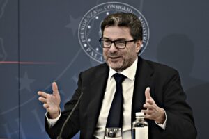 Manovra ok, ma l’Ue non molla sul catasto