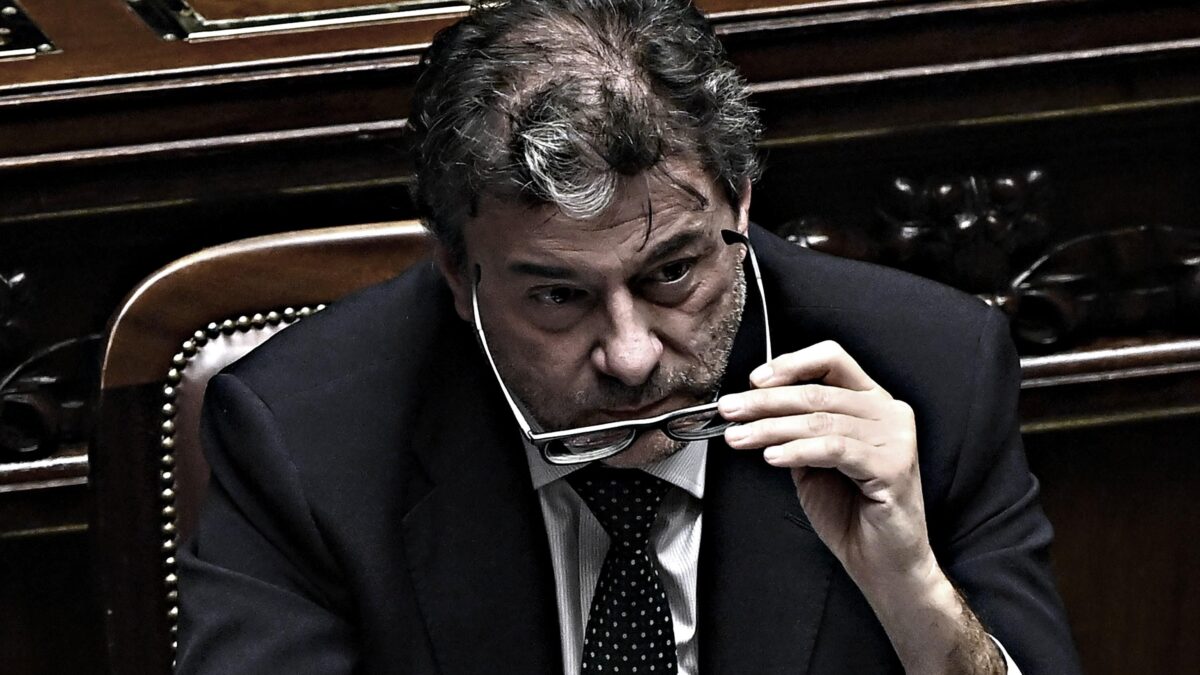 Il governo continua a far pagare alle imprese l’eredità di Speranza