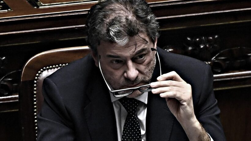Il governo continua a far pagare alle imprese l’eredità di Speranza