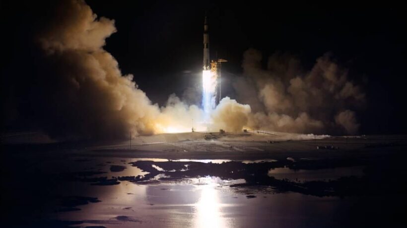 Il lancio notturno dell'Apollo 17 il 7 dicembre 1972 (Nasa)