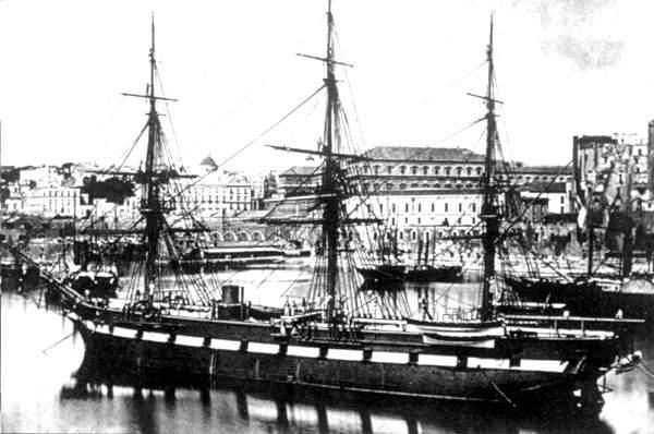 La pirocorvetta «Magenta» a Napoli.