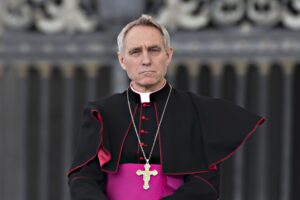 Gänswein ha tentato di bloccare l’uscita del suo libro