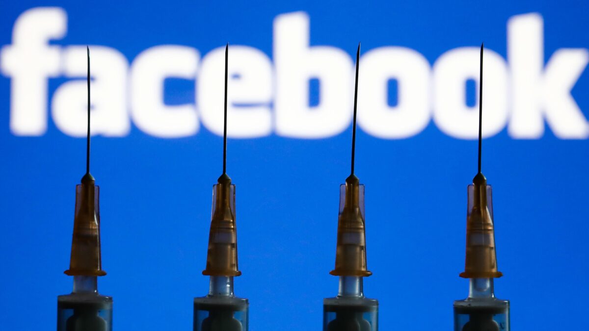 Vaccini, Facebook censurava le notizie vere