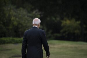 Schiaffo postumo a Biden. Il leader Usa resta a casa e paga la linea filo aborto