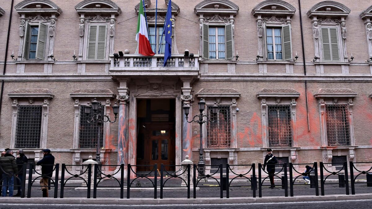 Questa sinistra frigna per gli ecovandali e attacca i lavoratori