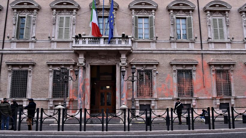 Questa sinistra frigna per gli ecovandali e attacca i lavoratori