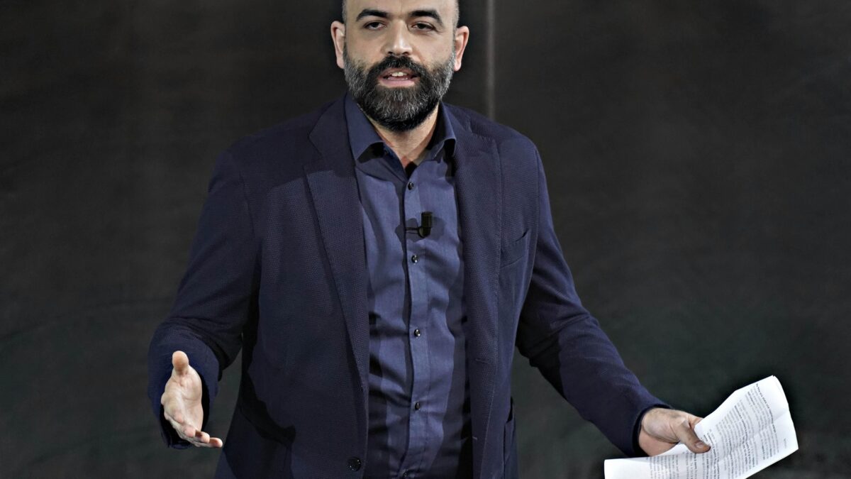 Pur di sparare a zero sul governo ora Saviano smonta il carcere duro
