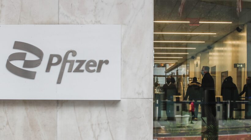 Pfizergate, gli esperimenti sospetti diventano un caso politico negli Usa