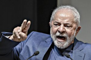 Il golpetto di Lula: conti bloccati ai rivali e purga nell’esercito