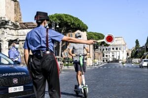 Salvini dice basta alla giungla dei monopattini
