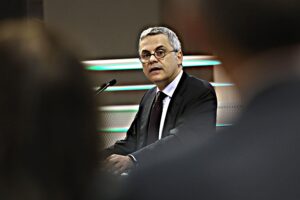 Mossa di Rivera: il Tesoro blinda Mps