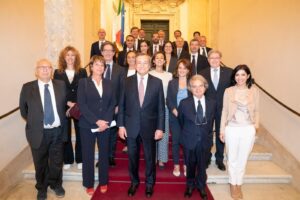 A Camere sciolte l’ex governo piazza 82 nomine