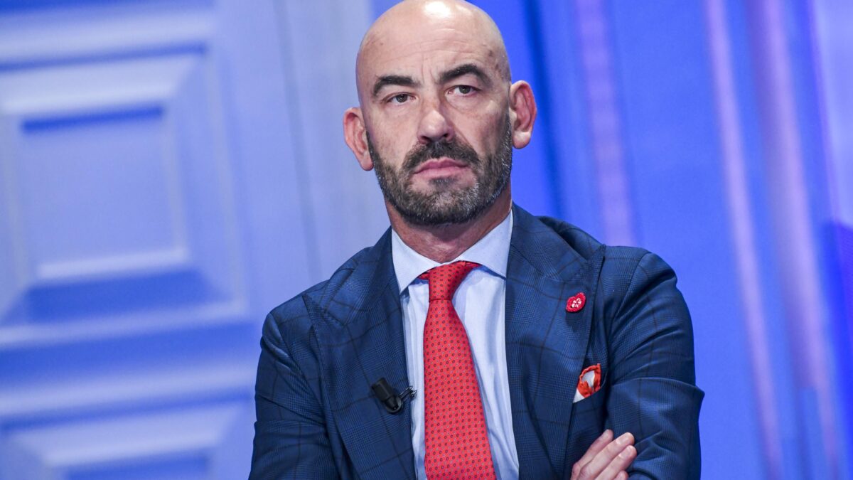 Ricomincia la smania del vaccino ai ragazzini. Bassetti: «Chi lo rifiuta si tenga le polmoniti»