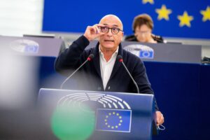 Cozzolino è pronto a scaricare il Pd «Rinuncio all’immunità, ora parlo io»