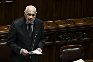 Nordio corregge la Cartabia e sulle intercettazioni dice: «L’Aula non sia supina ai pm»