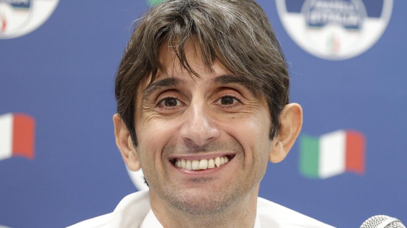 «Dal partito falce e martello adesso il Pd è Visa e porcello»