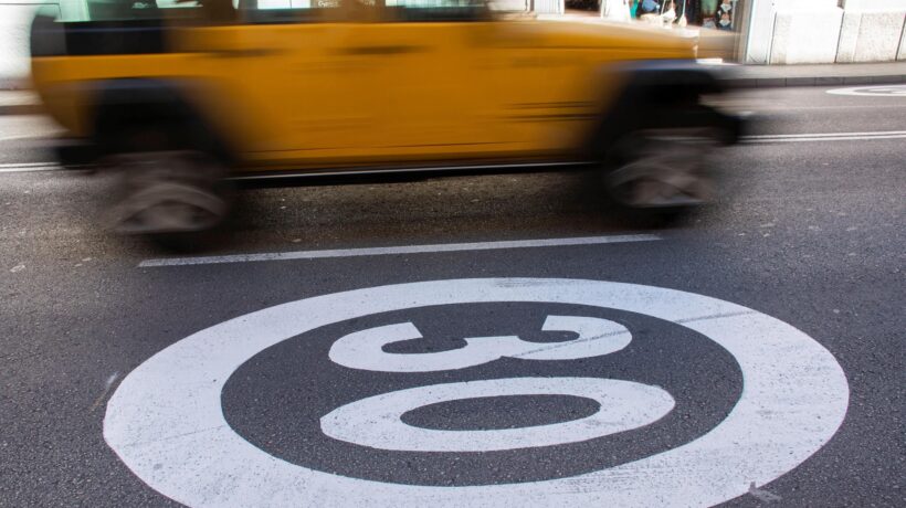 L’inutile fissa dei 30 all’ora in città. Col (finto) green vessano gli autisti