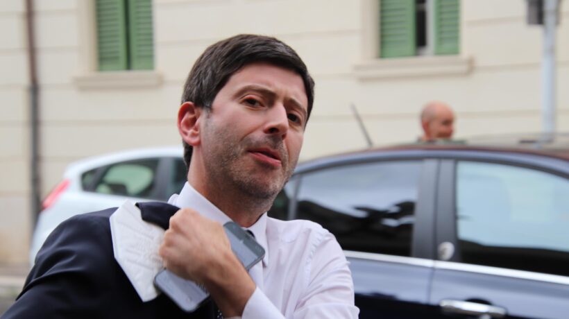 L’assemblea sembra un funerale e la scena se la prende Speranza