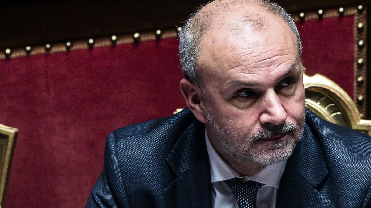 Schillaci dichiara guerra al tabacco ma scorda i soldi del piano anticancro