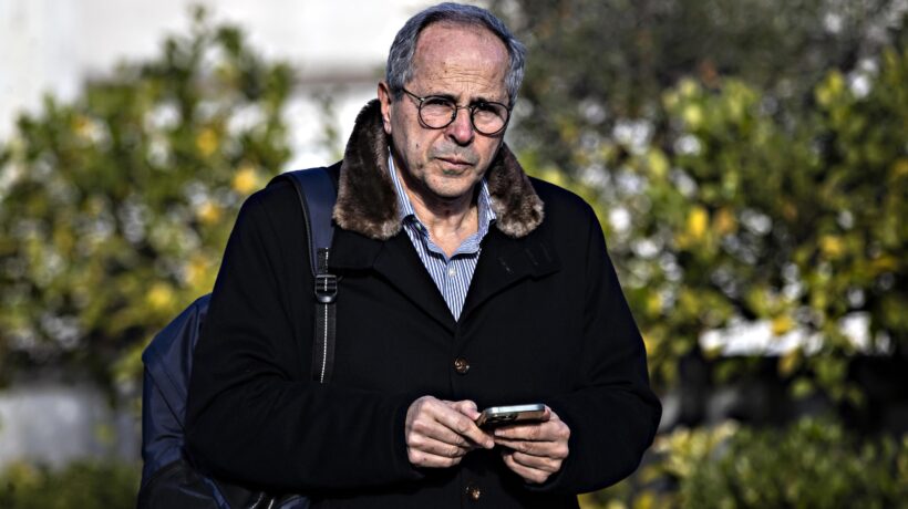 Pure i colleghi stroncano Crisanti: «Non è un virologo. Studi imbarazzanti»