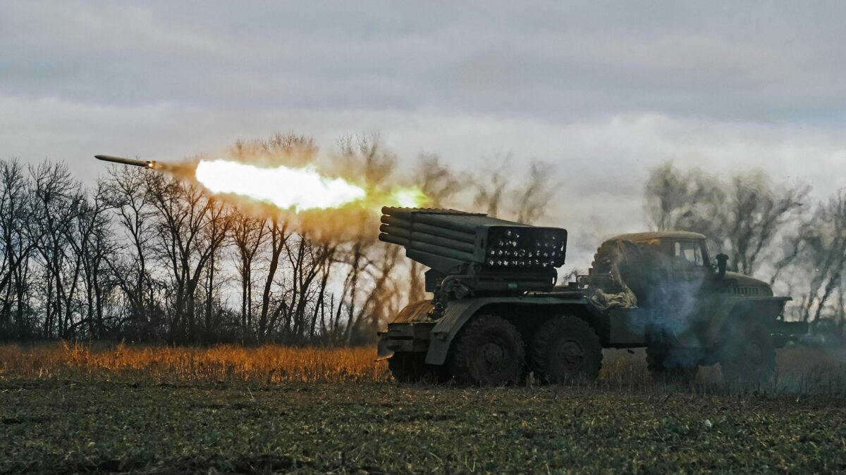 Kiev non si fida del cessate il fuoco e continua a premere su Donetsk