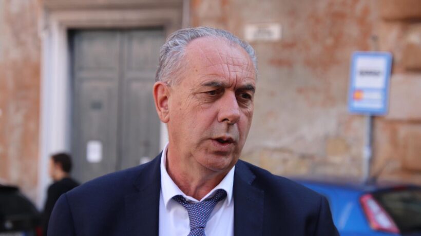 Solo due? Ci sono altri dirigenti da sostituire