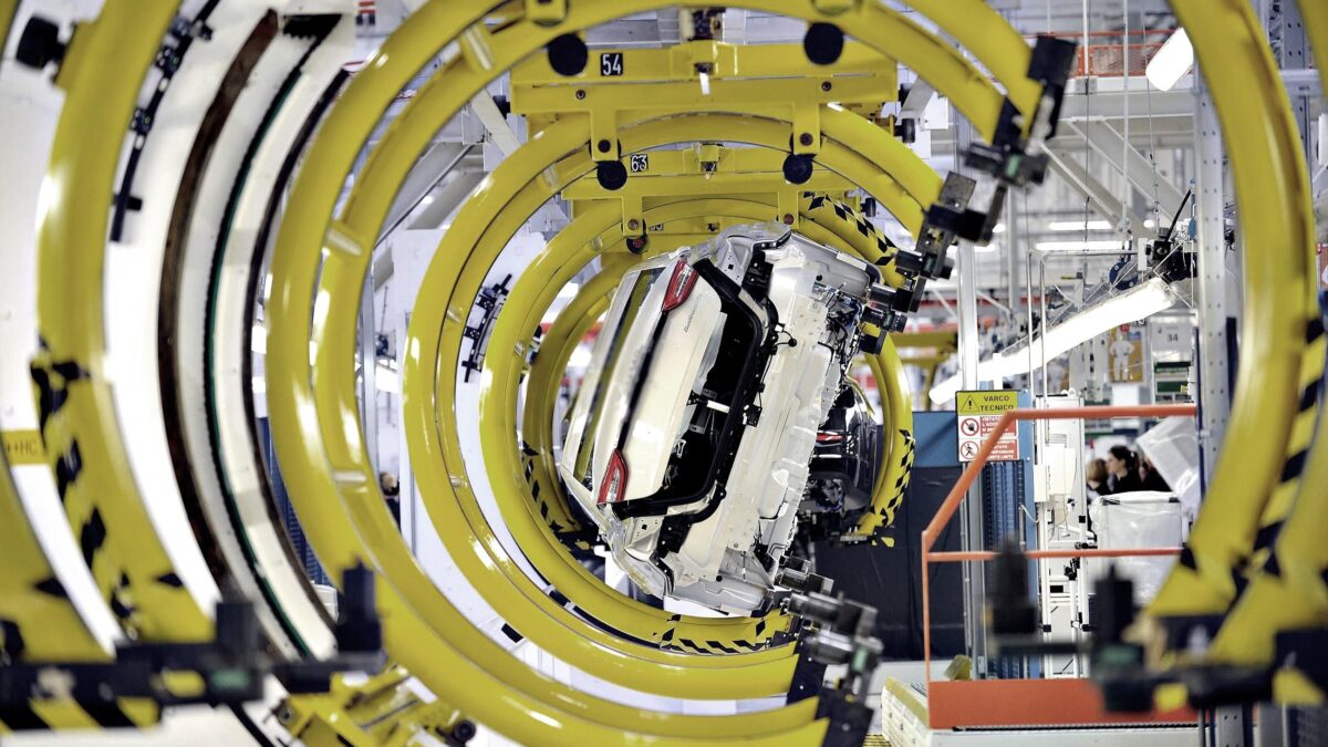 Produzione industriale ancora giù. Il pericolo recessione è più vicino