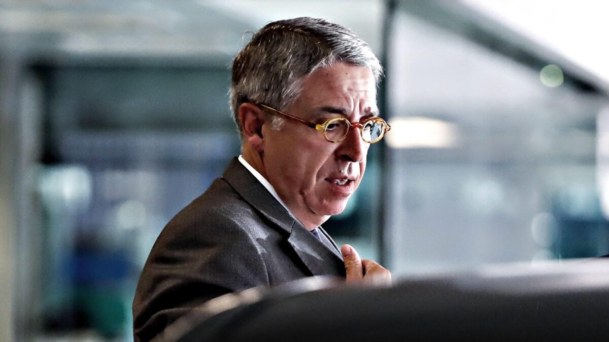 Vivendi esce dal cda per trattare da sola con il governo le sorti della rete Tim