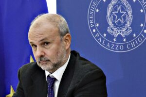 Oddio, anche Schillaci ama i divieti. Riparte la crociata contro il fumo
