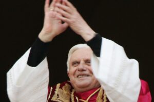 Senza la guida di Benedetto il fronte dei conservatori si perde in vecchie diatribe