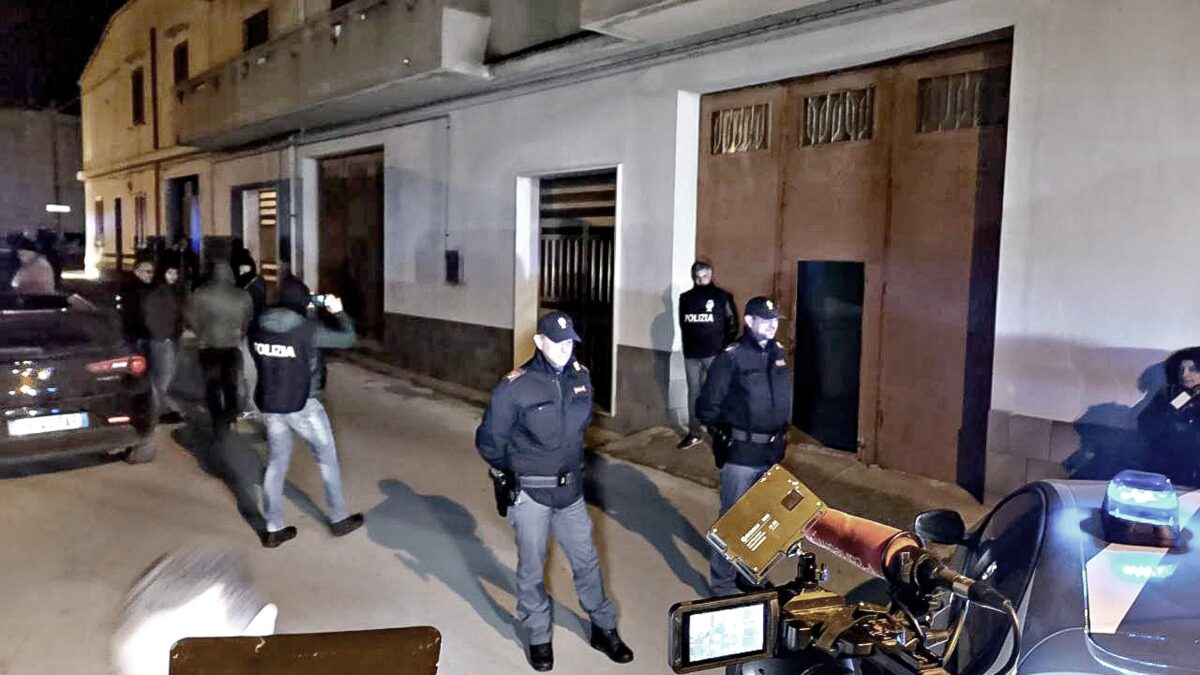 Spunta il terzo covo del capo dei capi. Lui diserta il processo per le stragi