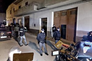 Spunta il terzo covo del capo dei capi. Lui diserta il processo per le stragi