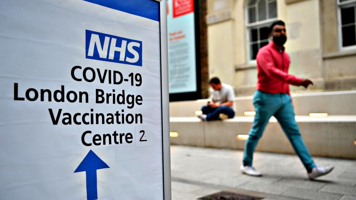 In Uk stop al booster per gli under 50. Da noi resta per tutti