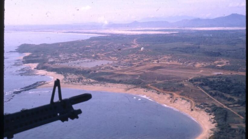La costa di Chu Lai vista da un elicottero dei Marines (Usmc Archives)